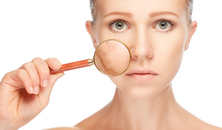 Invertir más en productos de cuidado de la piel, no tanto en maquillaje