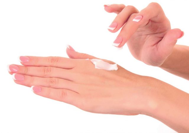 La importancia de mantener las manos hidratadas después de utilizar gel anti bacterial