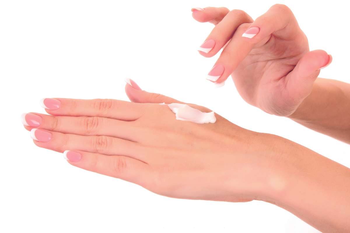 La importancia de mantener las manos hidratadas después de utilizar gel anti bacterial