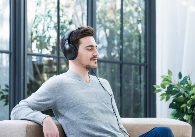 Audífonos, los mejores aliados para escuchar música en casa